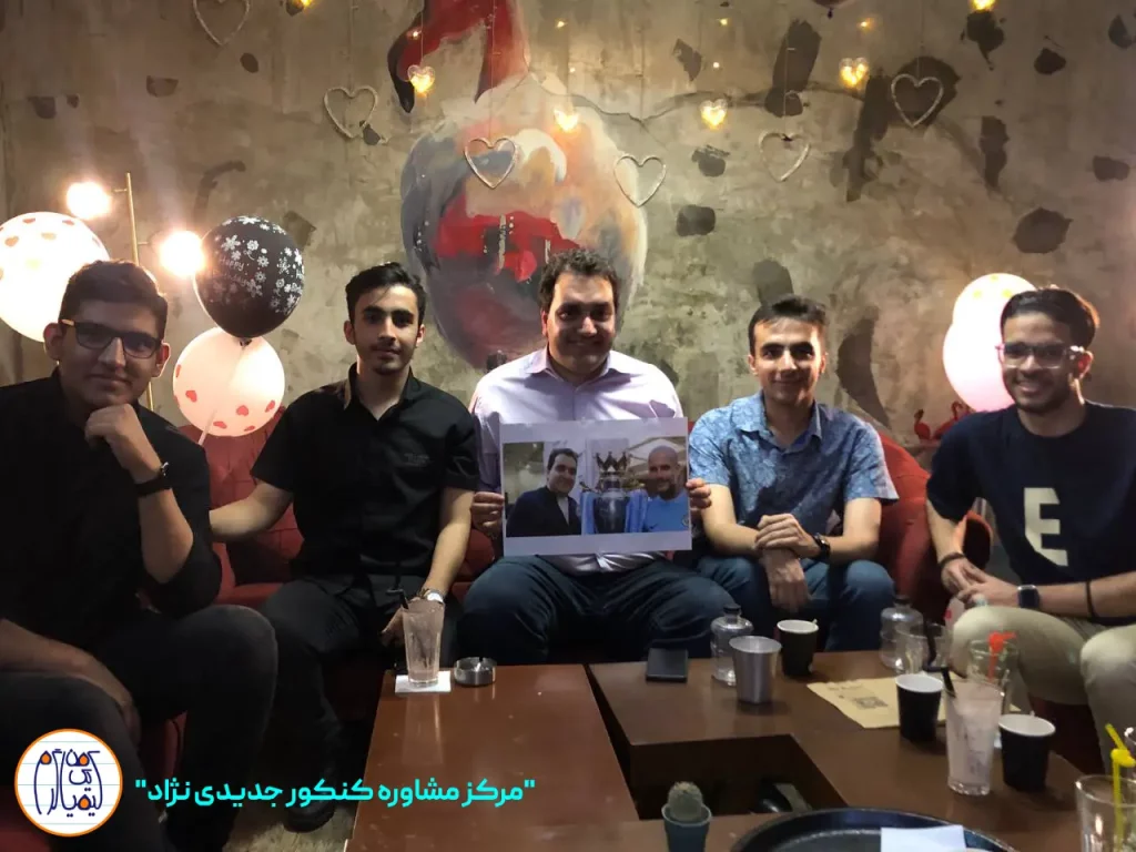 از راست به چپ: امیرحسین مزینانی، شایان شاملو، محمدحسین جدیدی نژاد، محمدرضا پناهلو و عماد جمال زهی