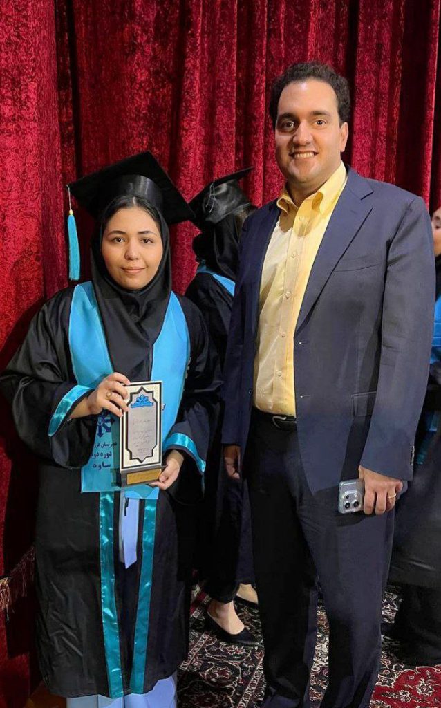 زهرا اشرفی، رتبه 59 کنکور انسانی 1404 در کنار مشاور کنکور محمدحسین جدیدی نژاد