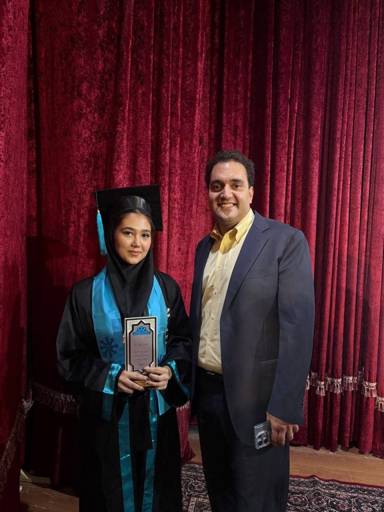 هنگامه یوسفی دانشجوی پزشکی همدان به همراه مشاور کنکور محمدحسین جدیدی نژاد